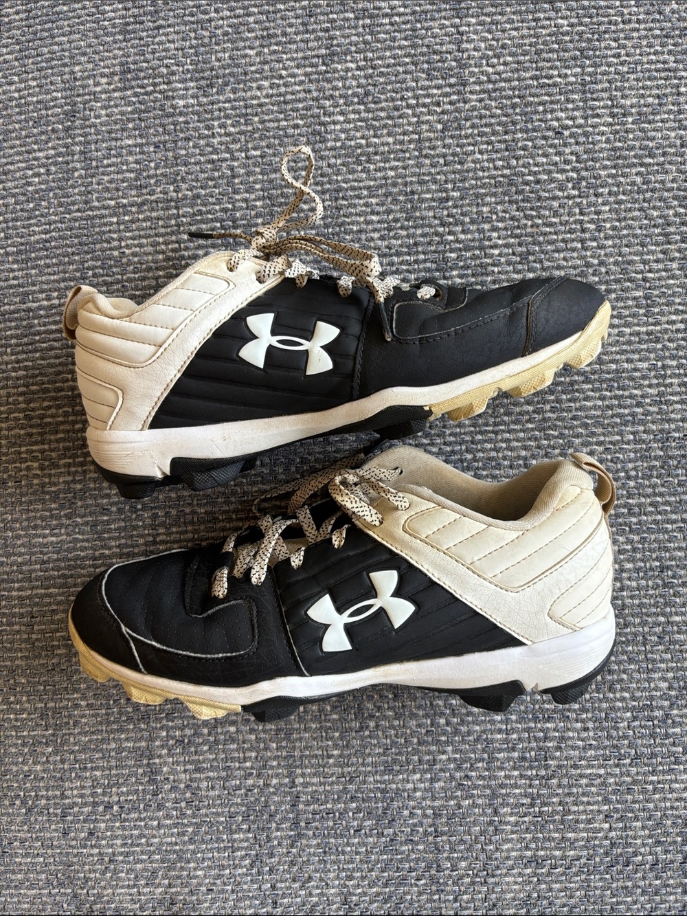 Under Armour Leadoff RM Baseball Cleats Black White Youth 5.5Y